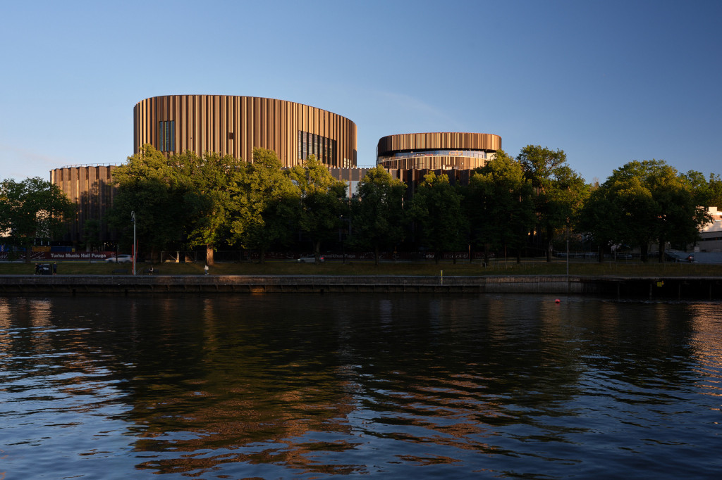 Turun musiikkitalo Fuuga Aurajoen rannalla